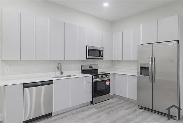 3 bed, 1582 sqft, $2,175 — Photo 4