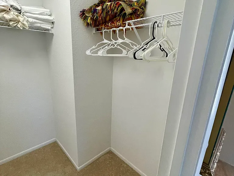 208 Hillsboro St — Photo 31