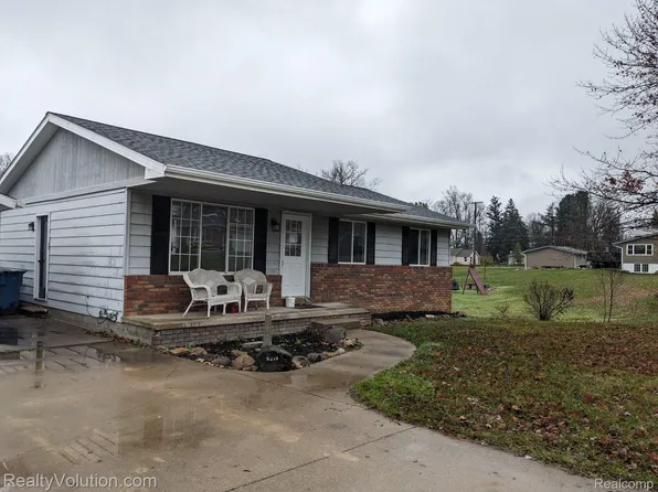 6219 Pine St, Mayville, MI 48744