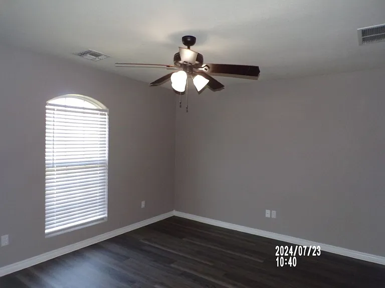 621 NW Granite Ave — Photo 5
