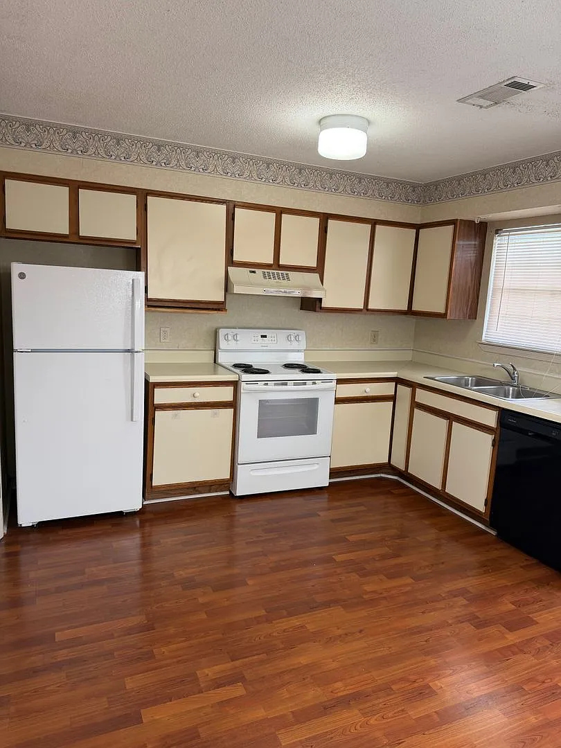 The Brookes Condos 10-15 — Photo 4