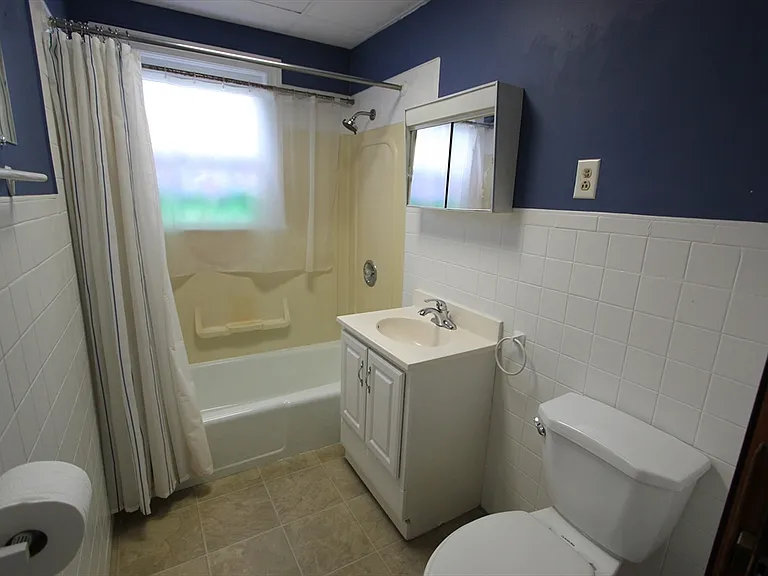 23 Saxon St #23 — Photo 5