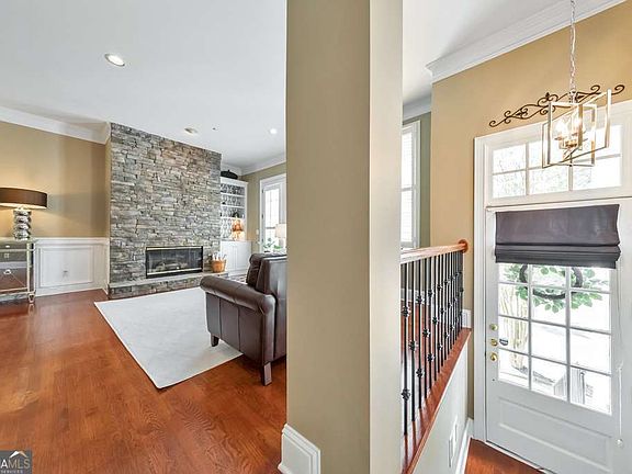 4th image of 1043 Emory Parc Pl