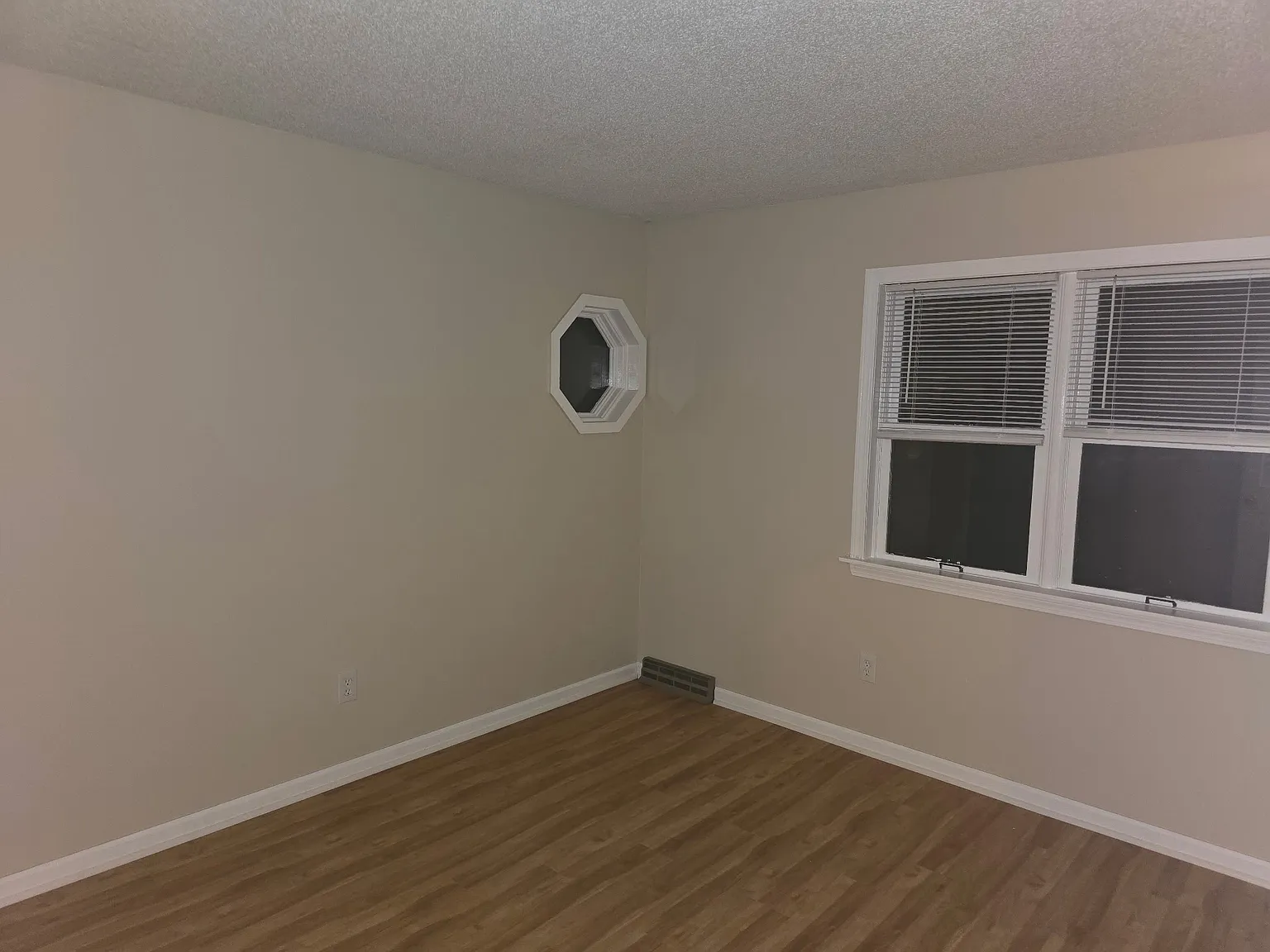 2 bed, 900 sqft, $2,000 — Photo 4