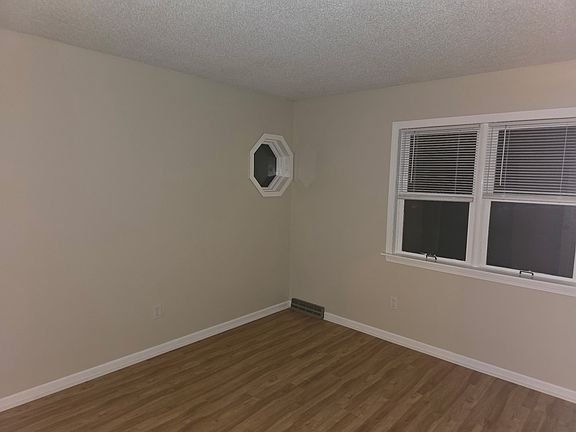 4th image of 20-22 Wedgewood Cir #20