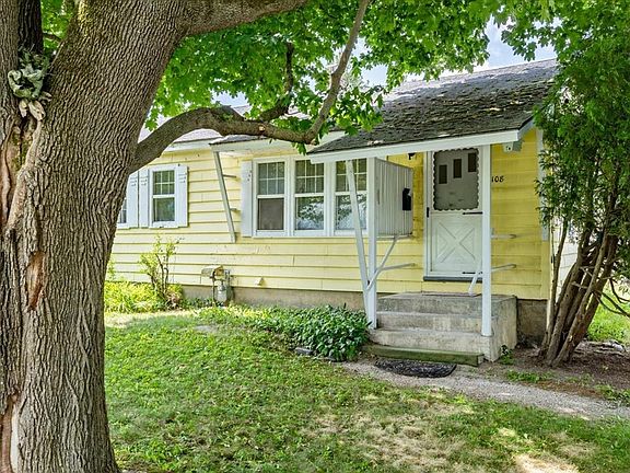 3rd image of 108 Iroquois Avenue