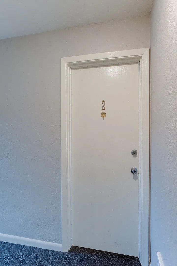 1848 Ashland Ave — Photo 2