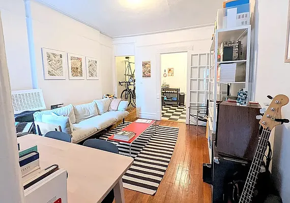 Living room, photo 2