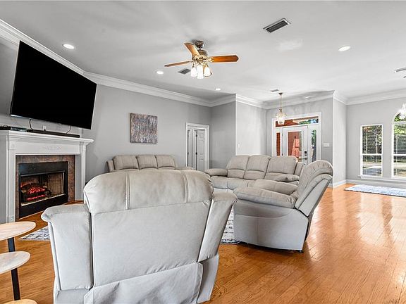 2nd image of 315 Powers Rd