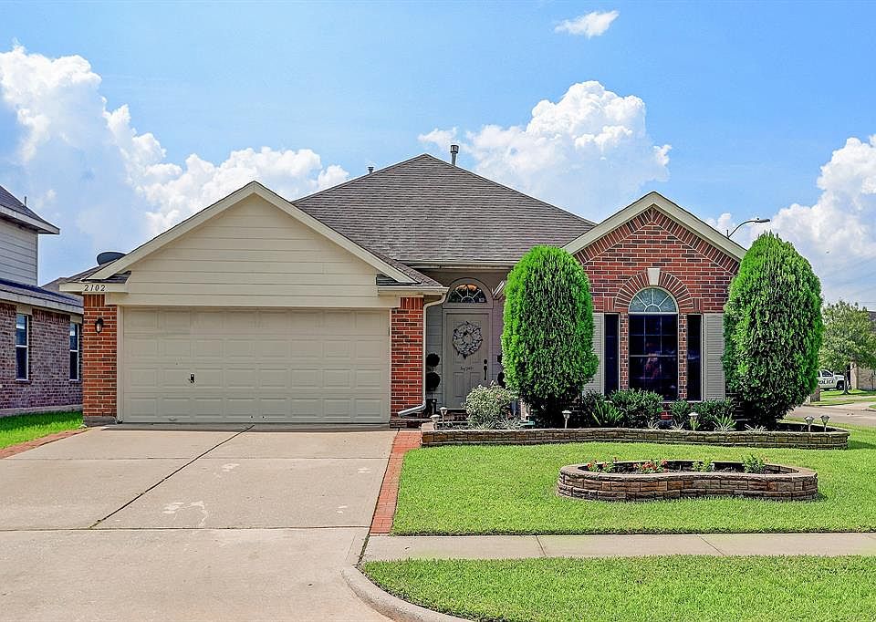 1st image of 2102 Woodlands Dr