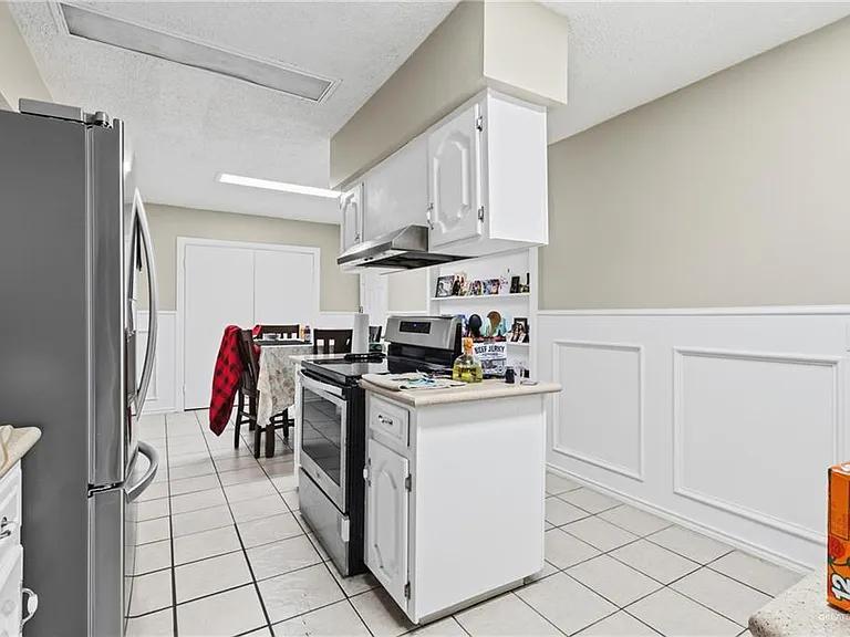 700 E Sam Houston Blvd — Photo 5