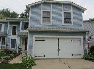 2 Abbington Ct, Streamwood, IL 60107