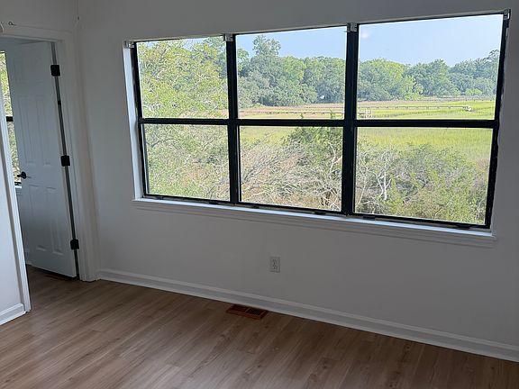 4th image of 1088 Marsh Court Ln