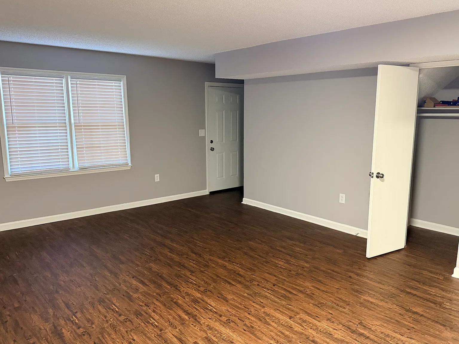 2 bed, 1.5 bath, 1200 sqft, $1,400 — Photo 4