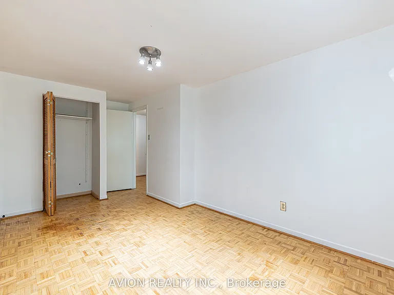 241 Weldrick Rd W — Photo 23