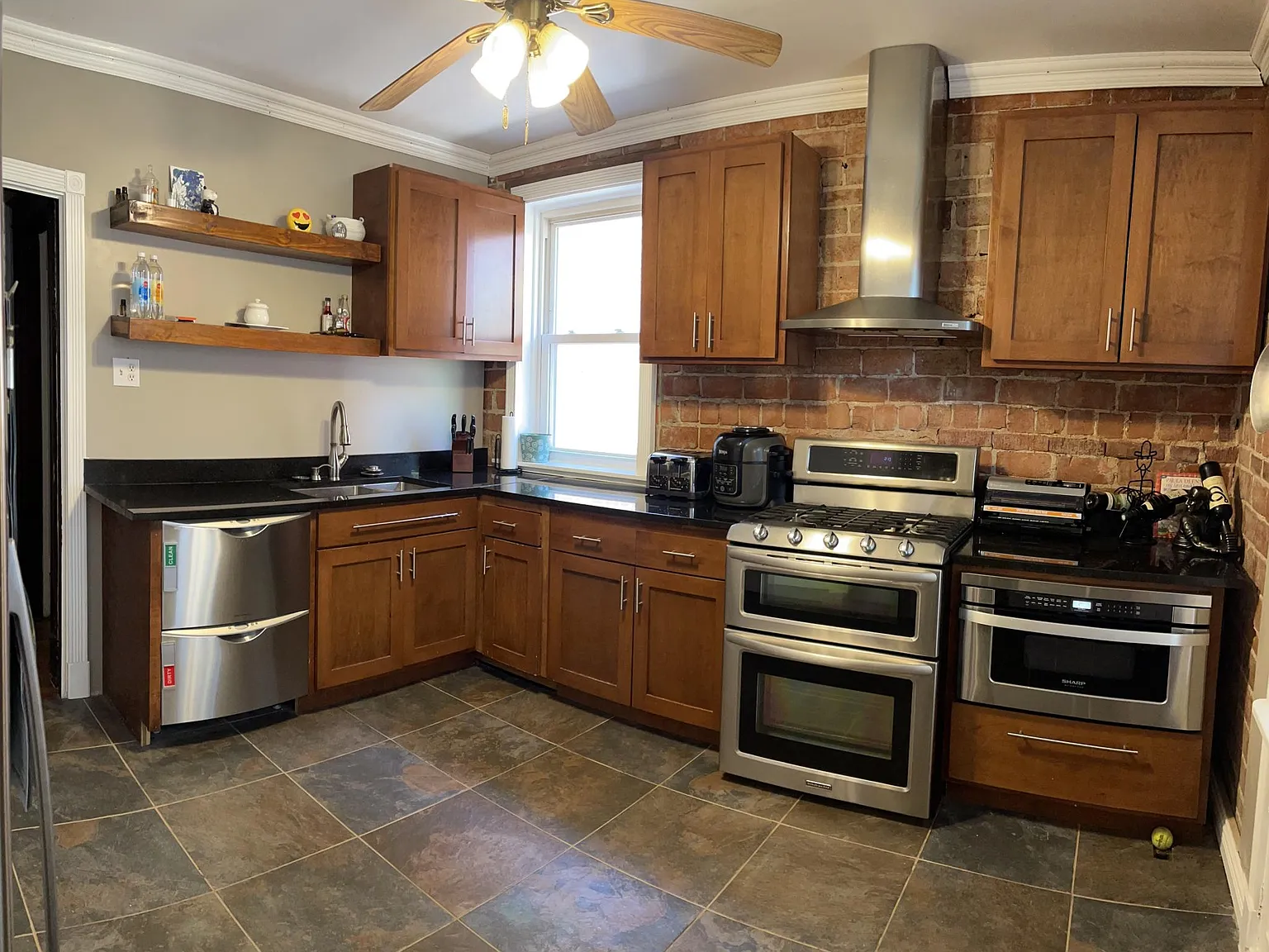 5067 Winona Ave — Photo 3