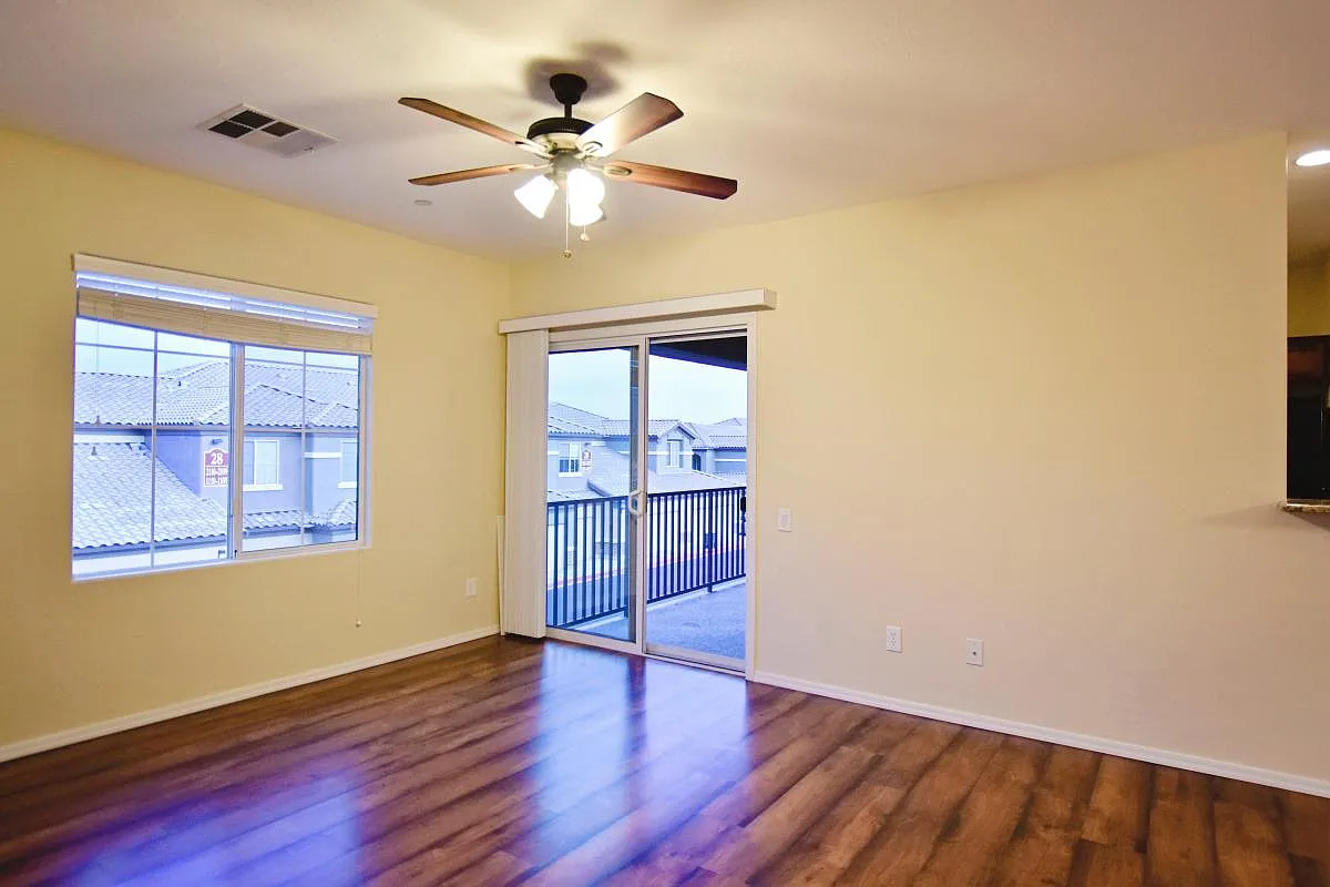 3 bed, 1475 sqft, $1,975 — Photo 3