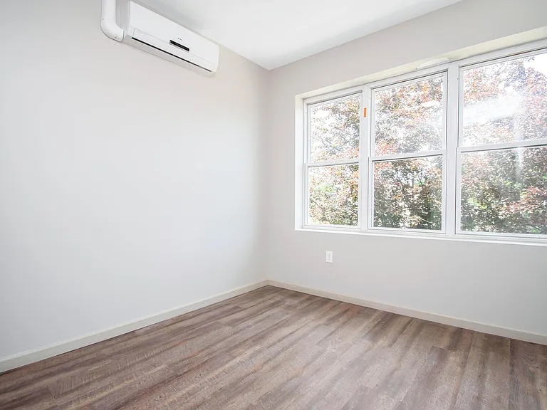 479 Farmington Ave #303 — Photo 8