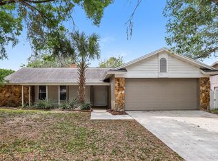 1420 Mistyglen Ln, Brandon, FL 33510