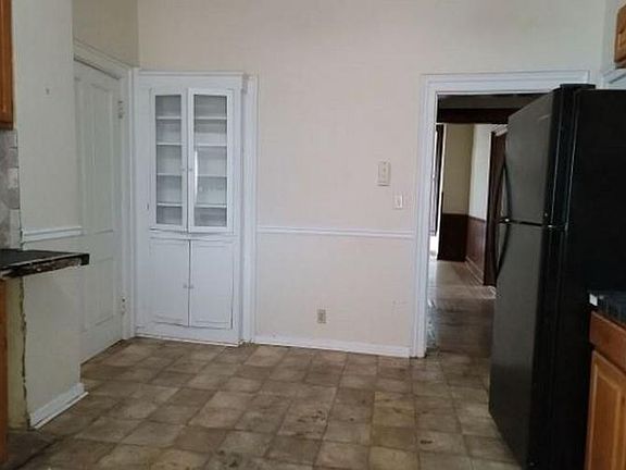 3rd image of 118 Home Ave
