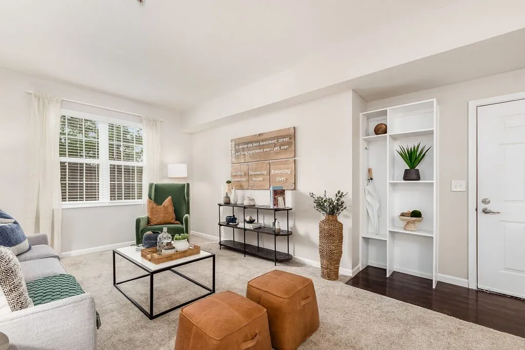 1 bed, 678 sqft, $1,090 — Photo 2
