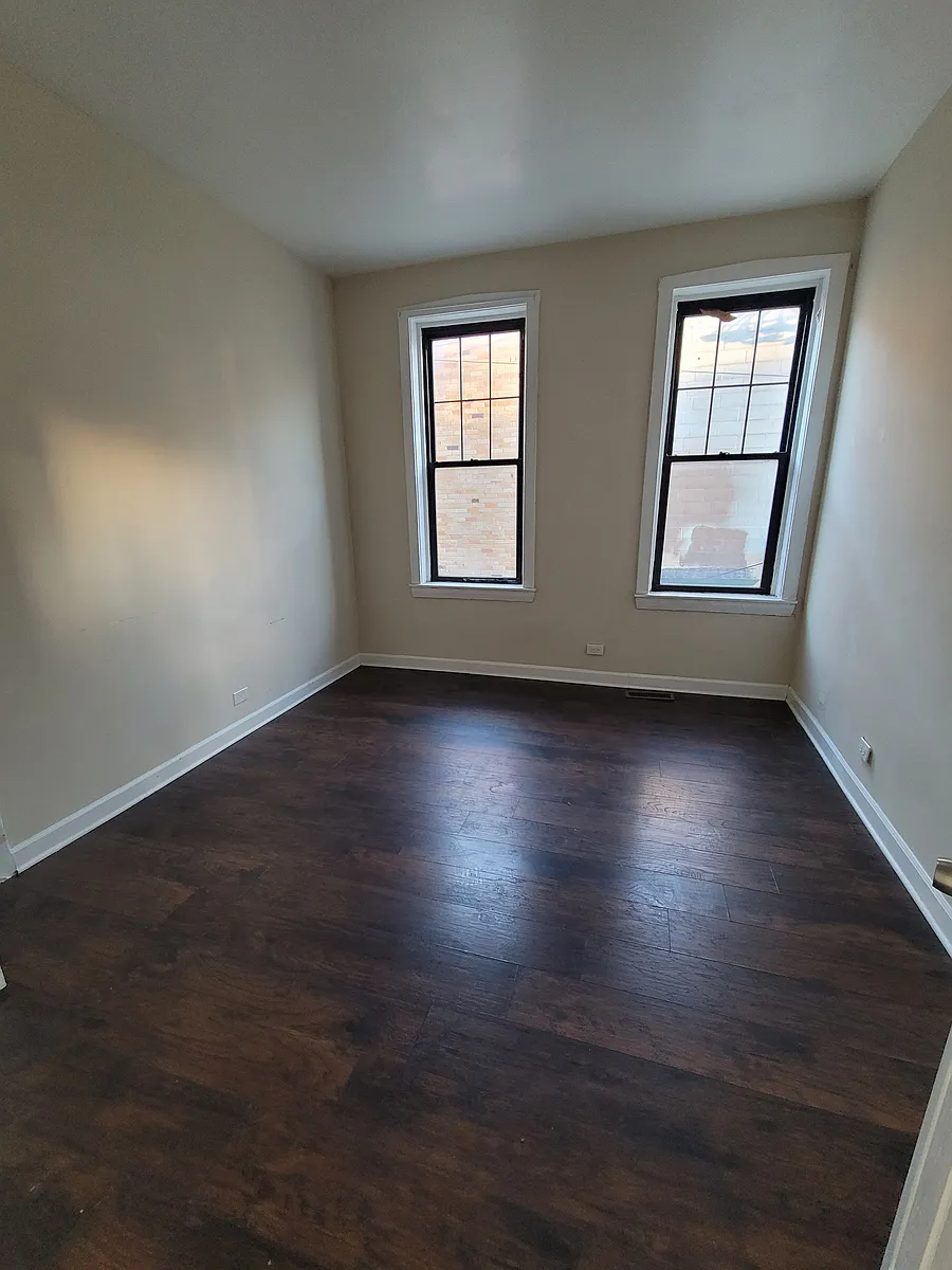 Building Photo - 2409-11 S Hoyne Ave #102