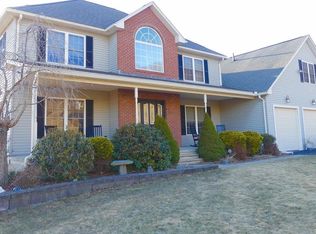 7 Waterford Dr, Belchertown, MA 01007