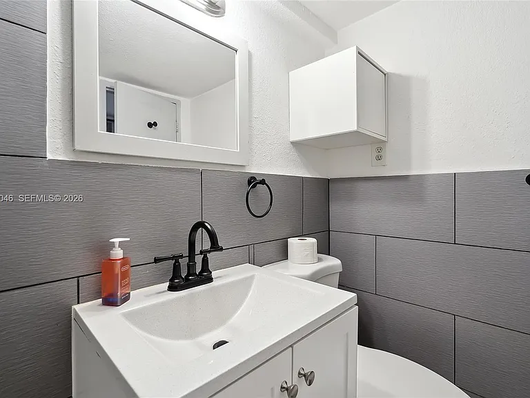 6484 Indian Creek Dr #109 — Photo 12
