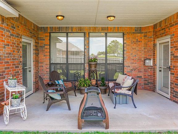 5th image of 12405 Gaylon Cir