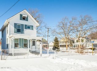 2 Chingarora Ave, Keyport, NJ 07735