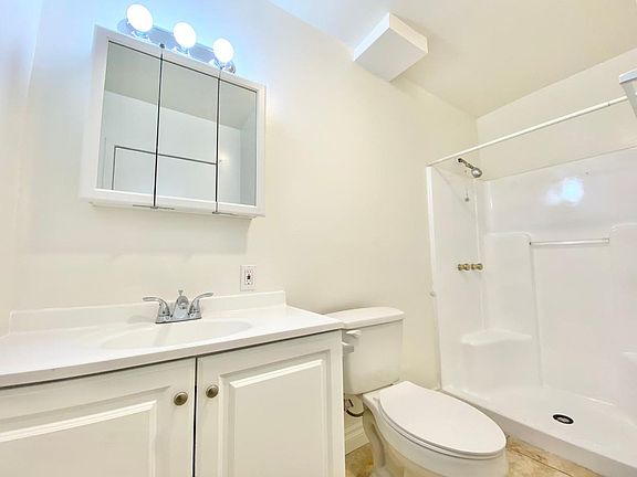 5th image of 707 W 70th St #705