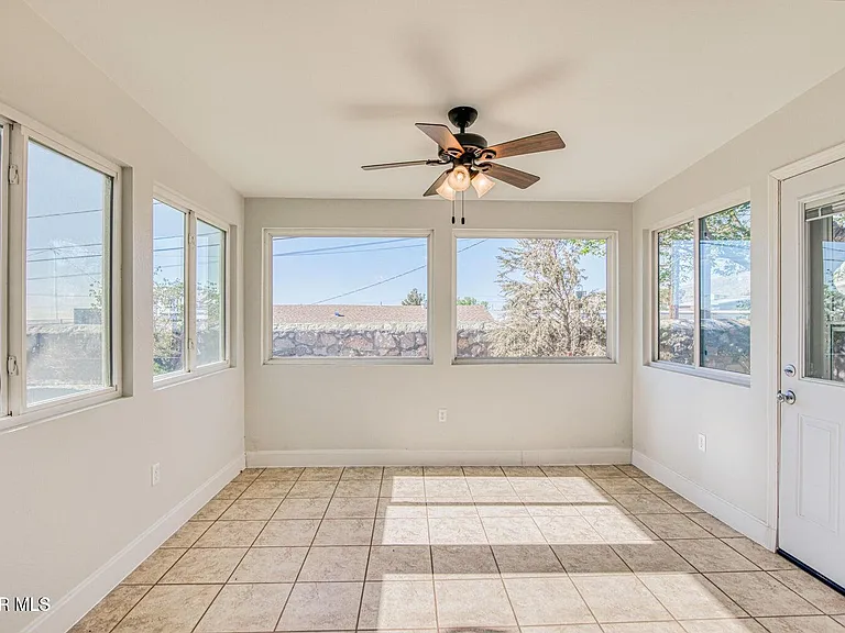 6408 Regal Ln — Photo 10