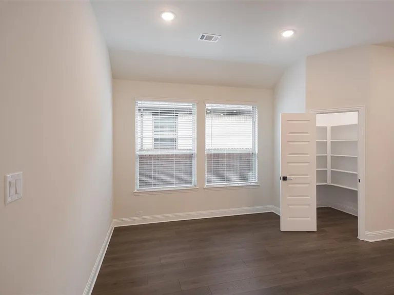2504 Tilden Ln — Photo 13