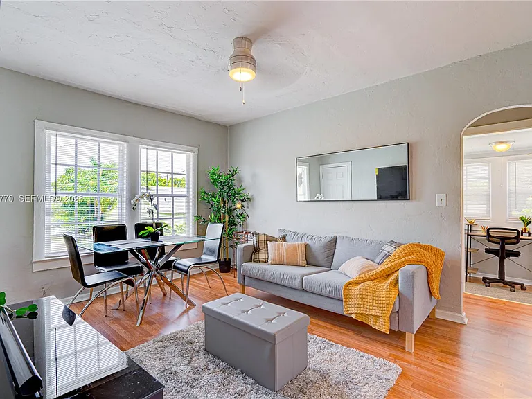 227 SW 30th Ave #B — Photo 4