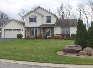 25 Barkwood Ln, Spencerport, NY 14559