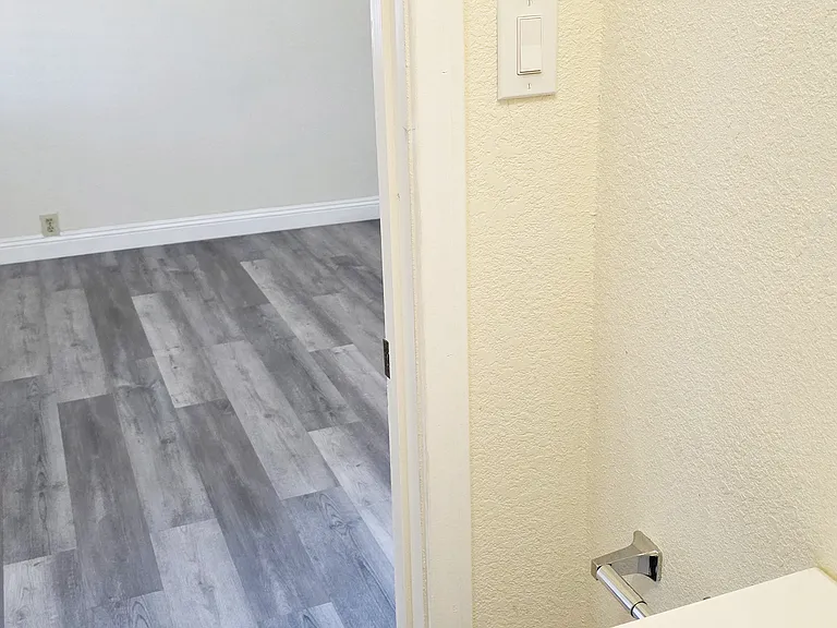 9607 Cypress Ave #4 — Photo 18