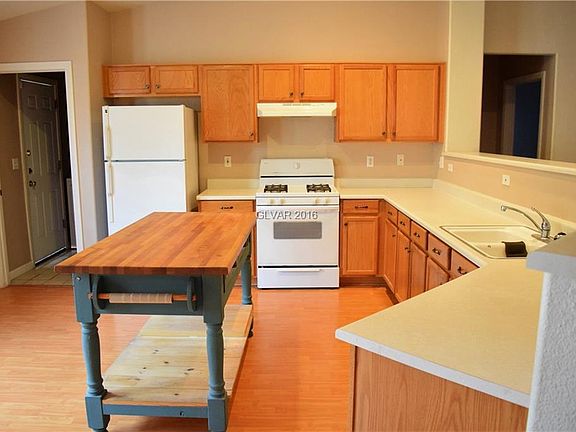 5th image of 498 Pearberry Ave