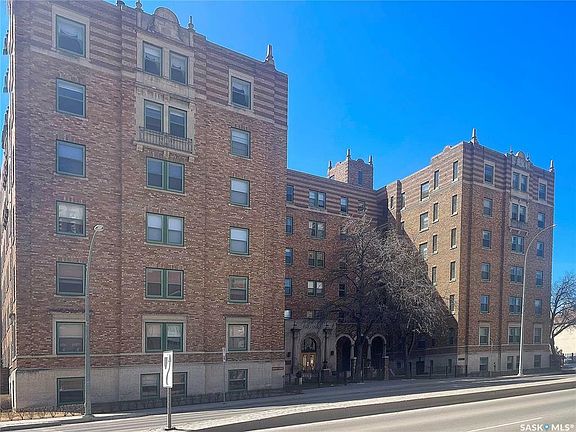 2nd image of 2305 Victoria Ave #210