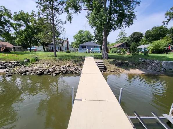 2216 Colby Dr, McHenry, IL 60050