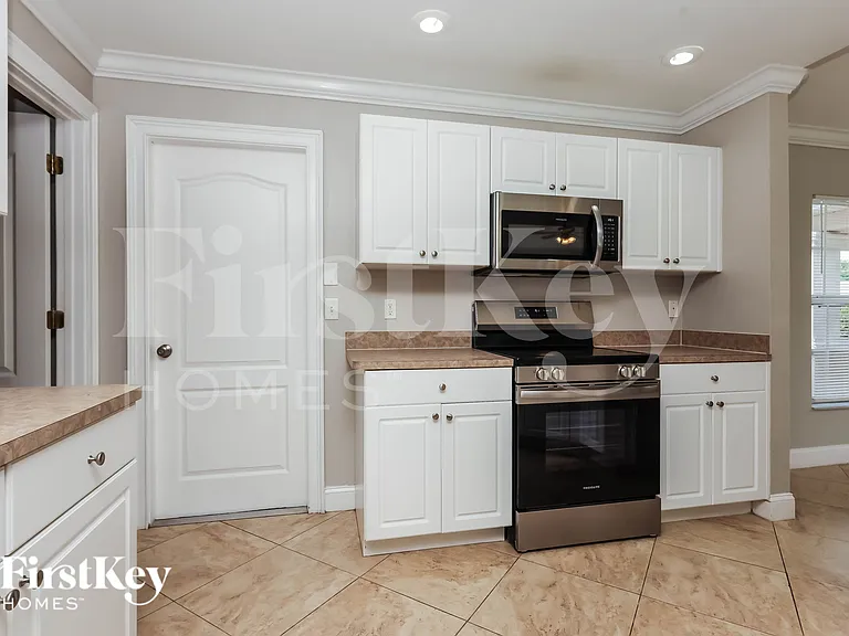 4210 22nd St SW — Photo 8