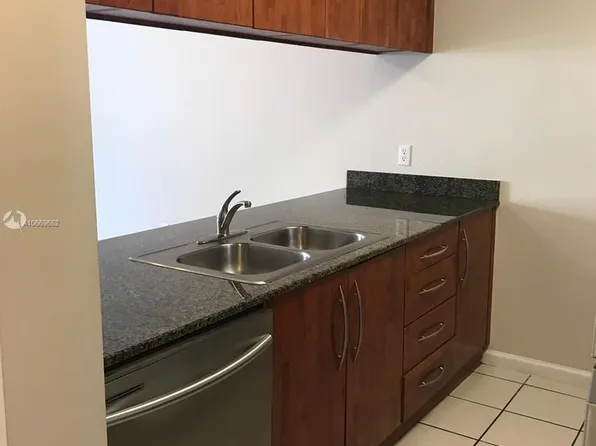 1200 Brickell Bay Dr APT 2822, Miami, FL 33131