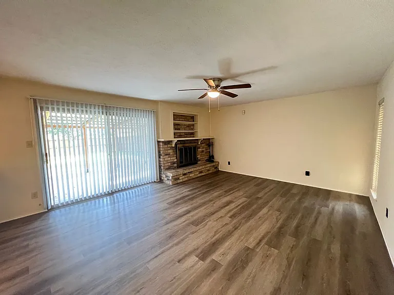 2107 Victoria Rd — Photo 6