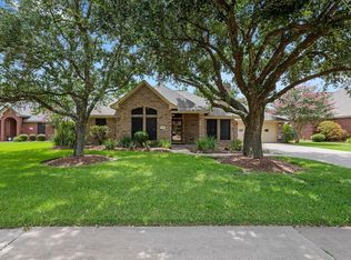 206 Indian Warrior Trl, Lake Jackson, TX 77566
