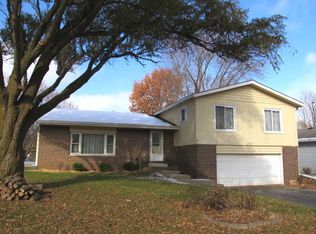 977 Saint Johns Rd, Woodstock, IL 60098