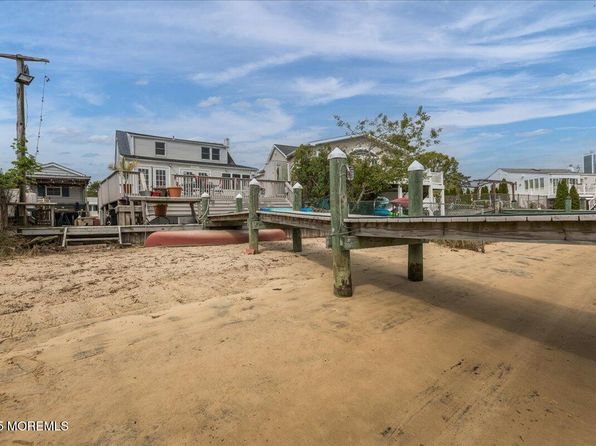 195 Riverside Drive N, Brick, NJ 08724