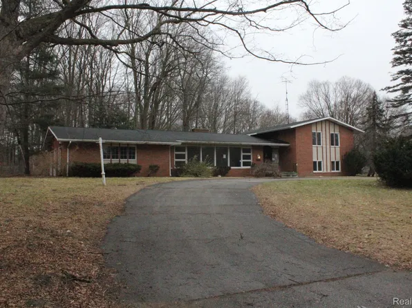 1246 Dyemeadow Ln, Flint, MI 48532