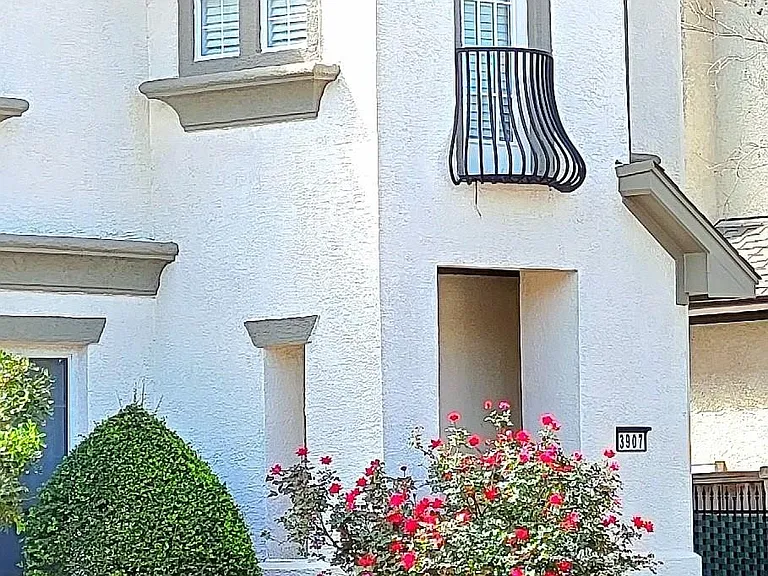 3907 Gaines Ct — Photo 3