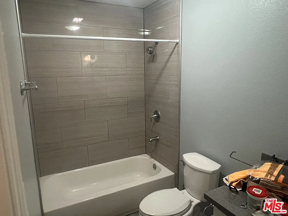 3 bed, 2.0 bath, 1200 sqft, $3,200 — Photo 3