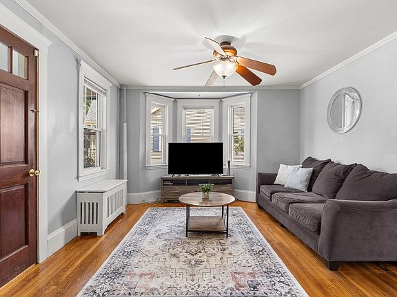 4th image of 16 Maple Ave