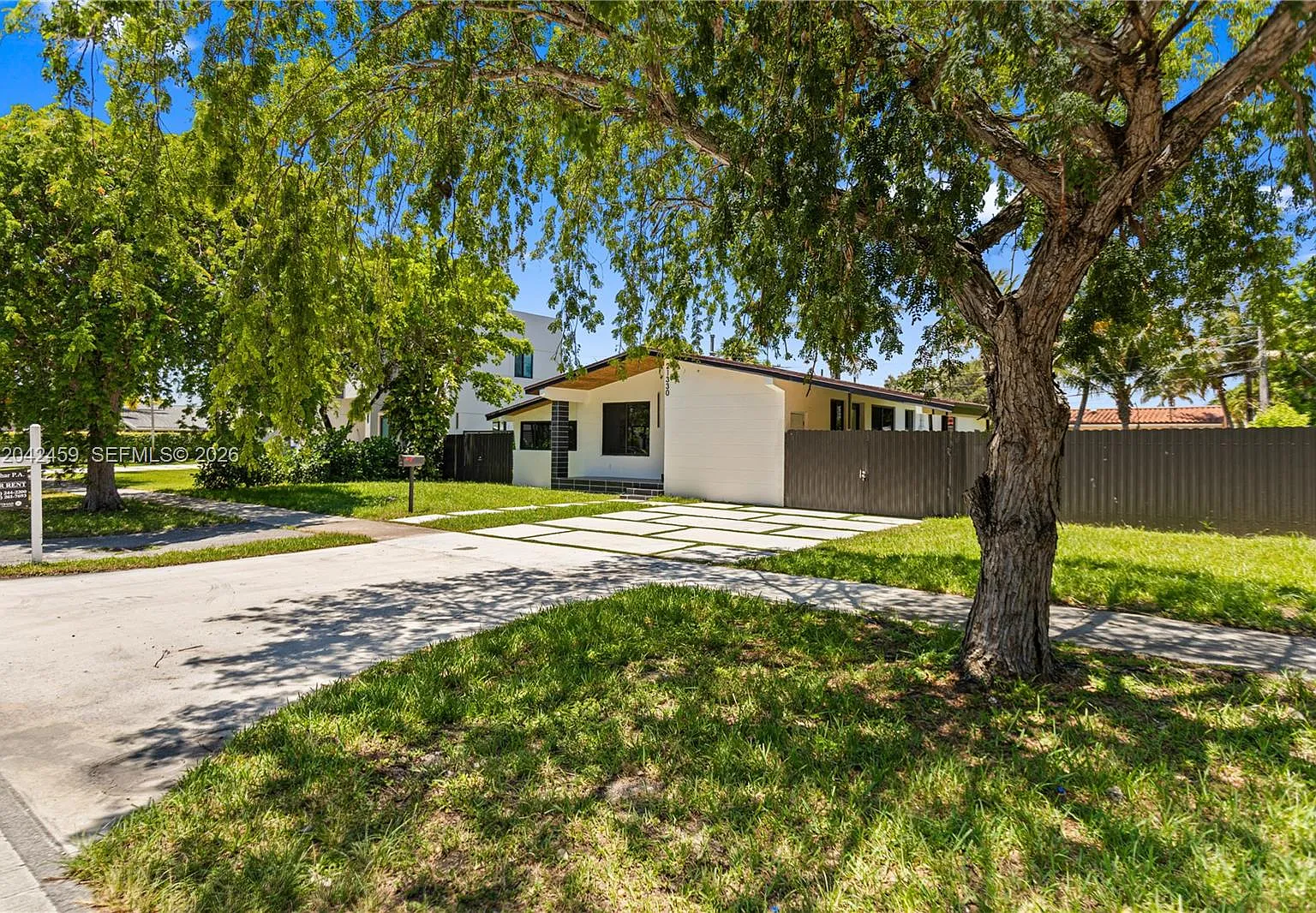 4 bed, 2.0 bath, 1950 sqft, $5,100 — Photo 2